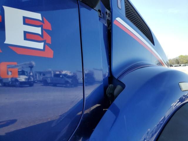 2016 Kenworth T880 Dump Truck