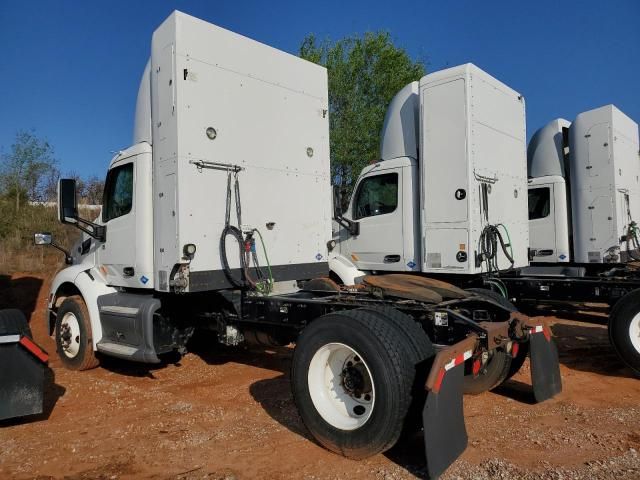 2017 Peterbilt 579 Semi Truck