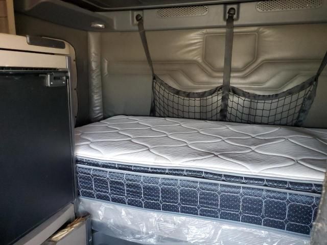 2014 Freightliner Cascadia Semi Truck