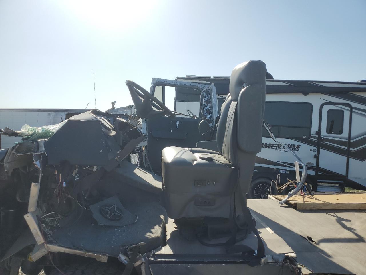 2004 Freightliner Chassis M Line WALK-IN Van