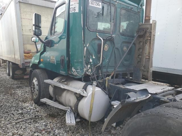 2010 Freightliner Cascadia 125 Semi Truck