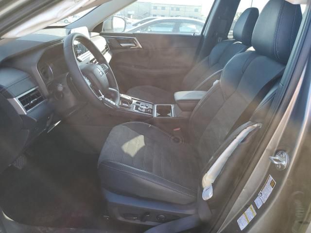 2024 Mitsubishi Outlander SE