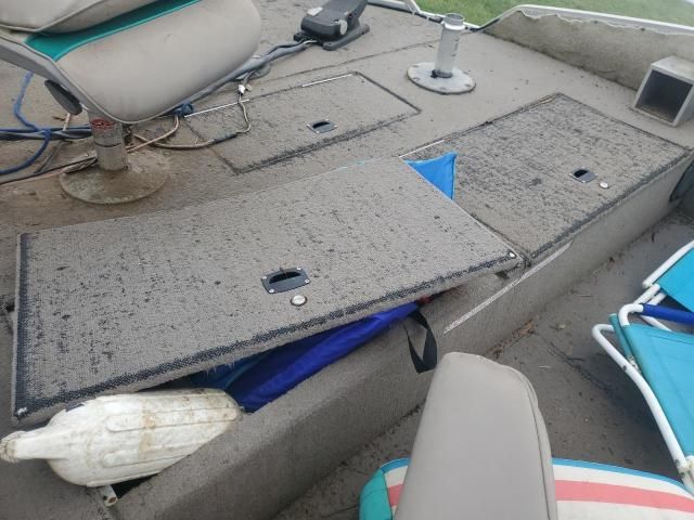 1996 Tracker Boat