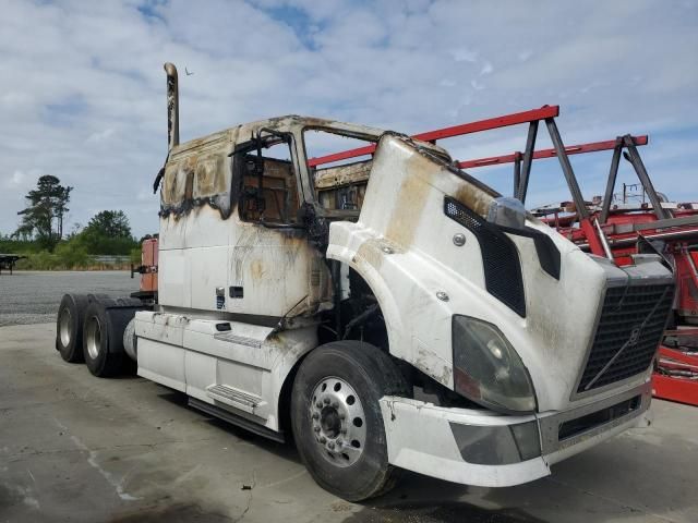 2011 Volvo VNL Semi Truck