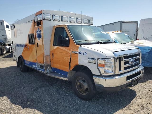 2015 Ford Econoline E450 Super Duty Cutaway Van