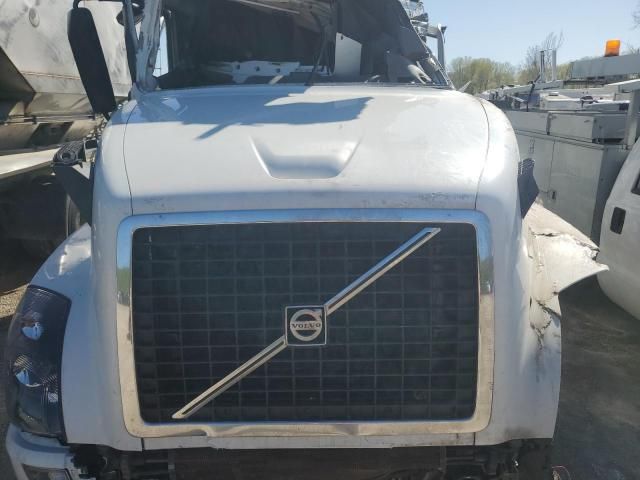 2017 Volvo VNL Semi Truck