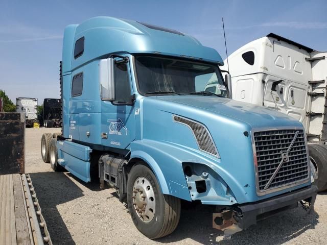 2011 Volvo VNL Semi Truck