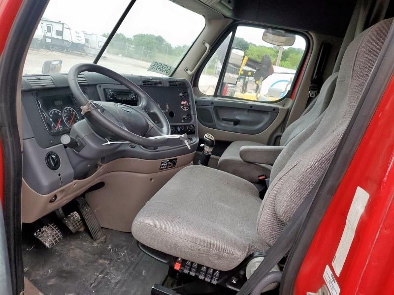 2011 Freightliner Cascadia Semi Truck