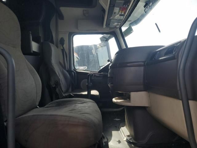 2014 Volvo VNL Semi Truck