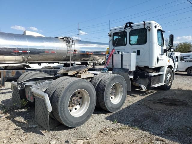 2013 Freightliner Cascadia 113 Semi Truck