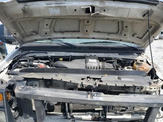 2013 Ford Econoline E350 Super Duty Cutaway Van