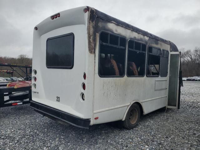 2013 Ford Econoline E350 Super Duty Cutaway Van