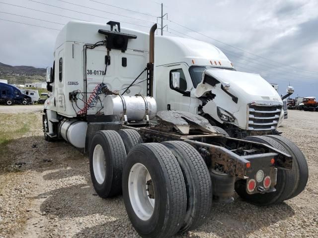 2017 Freightliner Cascadia 125 Semi Truck