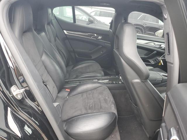 2016 Porsche Panamera gts