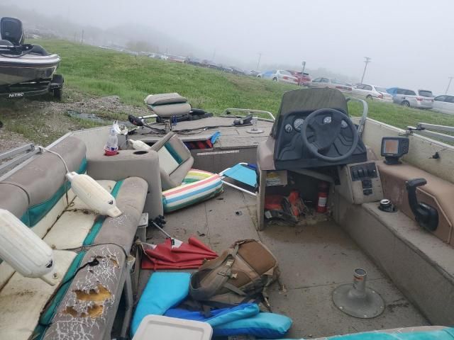 1996 Tracker Boat