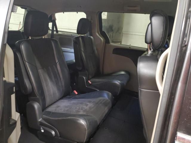 2014 Chrysler Town & Country Touring L