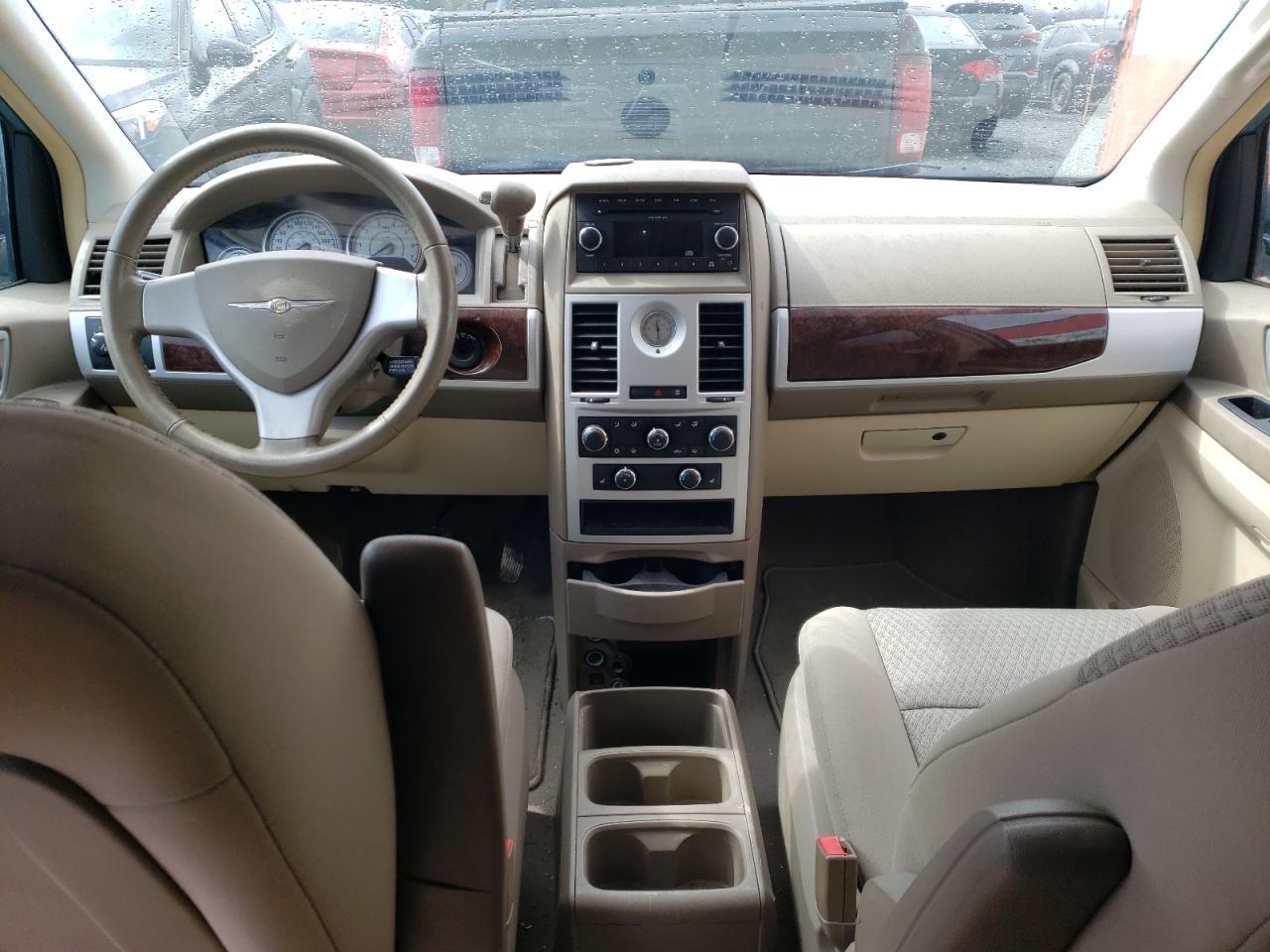 2010 Chrysler Town & Country Touring