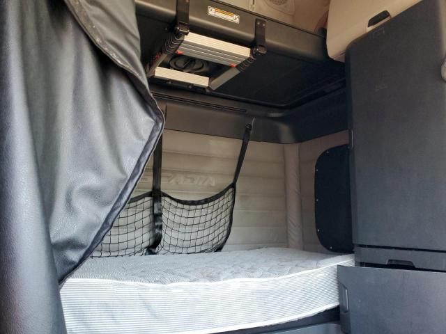 2018 Freightliner Cascadia 126 Semi Truck
