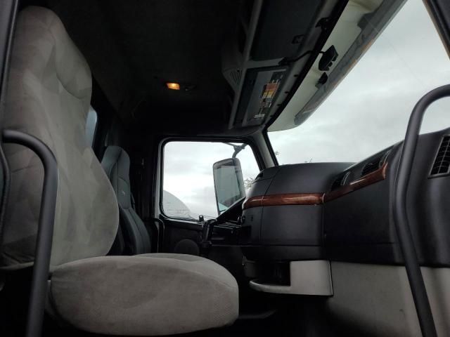 2011 Volvo VNL Semi Truck