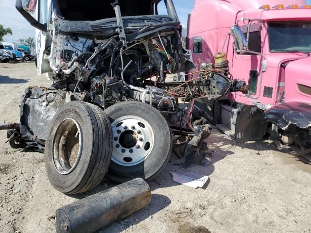 2020 Freightliner Cascadia 126 Semi Truck