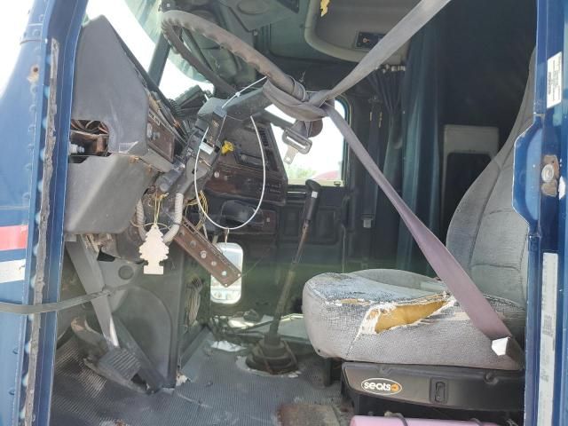 2001 Freightliner FLD112 Semi Truck