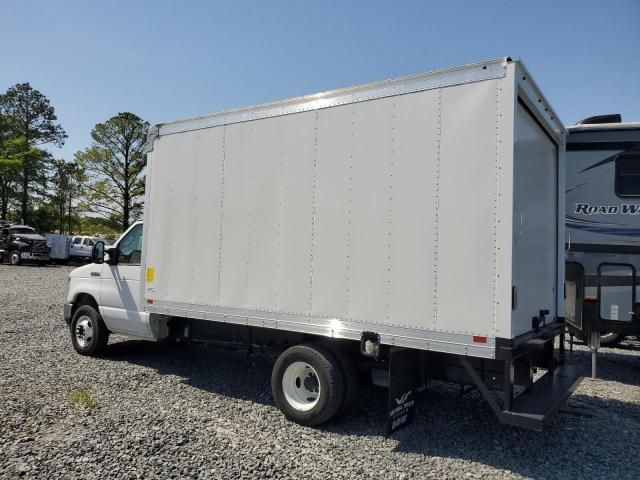 2023 Ford Econoline E350 Super Duty Cutaway Van
