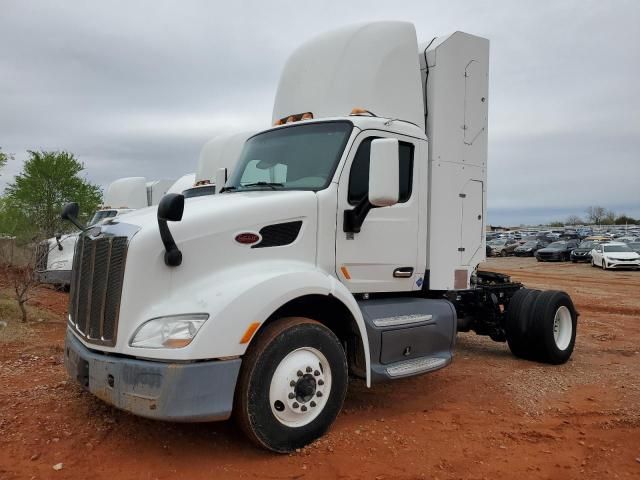 2017 Peterbilt 579 Semi Truck