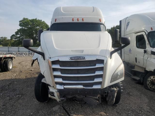 2018 Freightliner Cascadia 126 Semi Truck