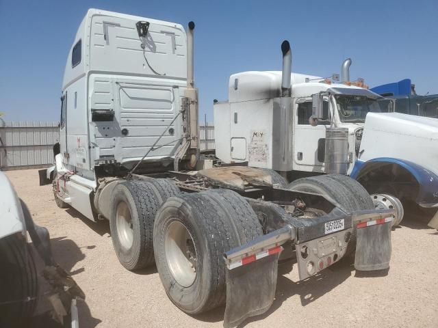2001 Volvo VNL Semi Truck