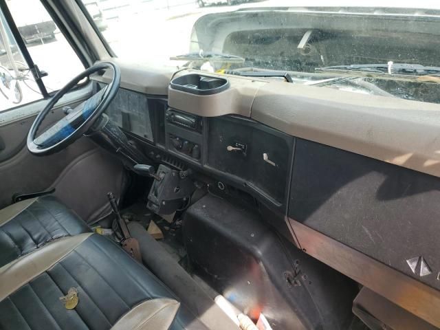 2001 International 4000 4700