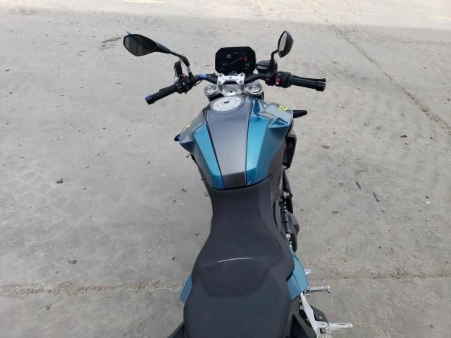 2025 BMW F 900 R