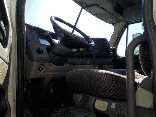 2014 Freightliner Cascadia Semi Truck