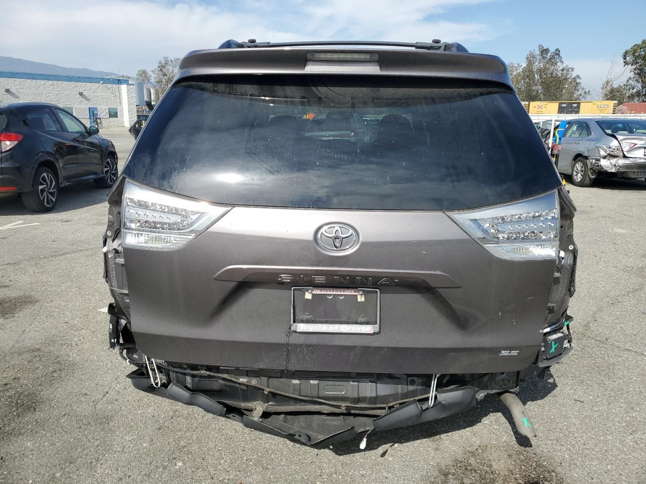 2016 Toyota Sienna se
