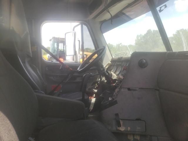 2000 Freightliner Conventional FLC120