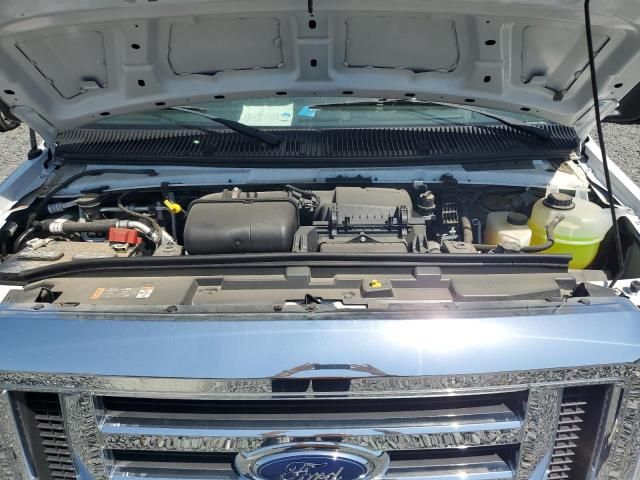 2023 Ford Econoline E450 Super Duty Cutaway Van