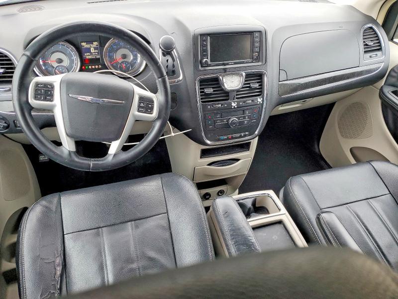 2016 Chrysler Town & Country Touring