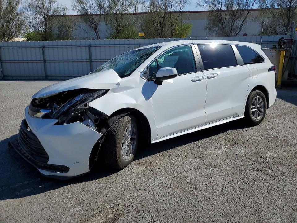 2026 Toyota Sienna le 8-passenger