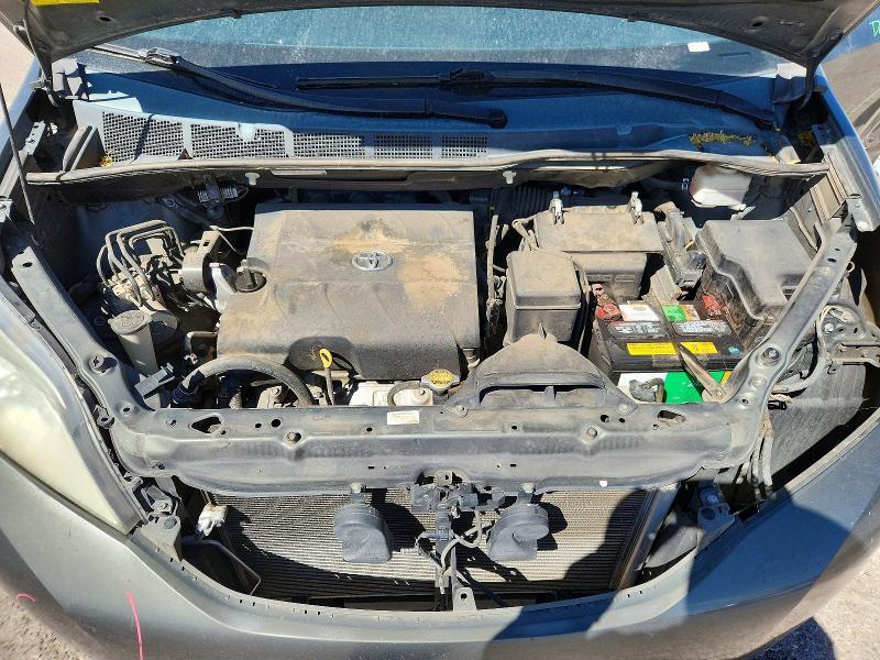 2013 Toyota Sienna xle 8-passenger