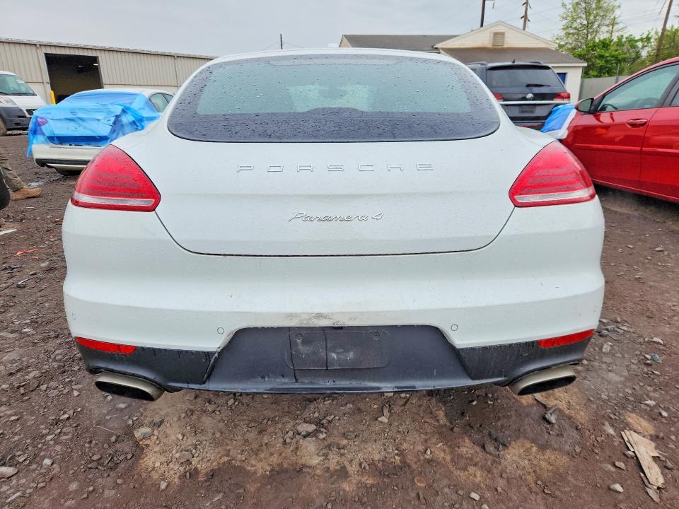 2016 Porsche Panamera 2