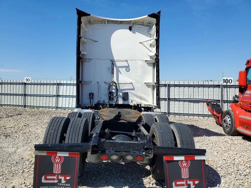 2025 Kenworth T680 Semi Truck
