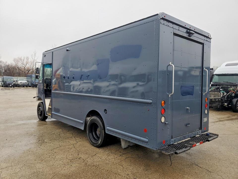 2020 Freightliner MT45G Chassis Delivery Truck