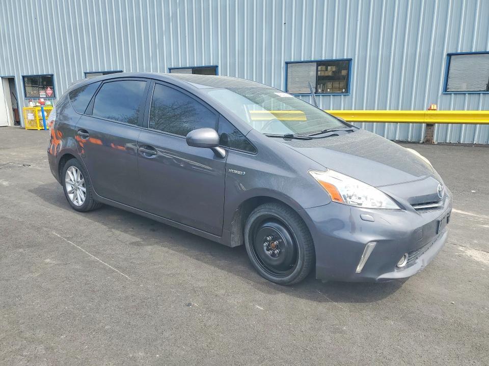 2014 Toyota Prius v Five