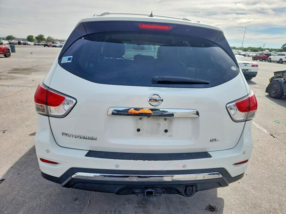 2016 Nissan Pathfinder sl