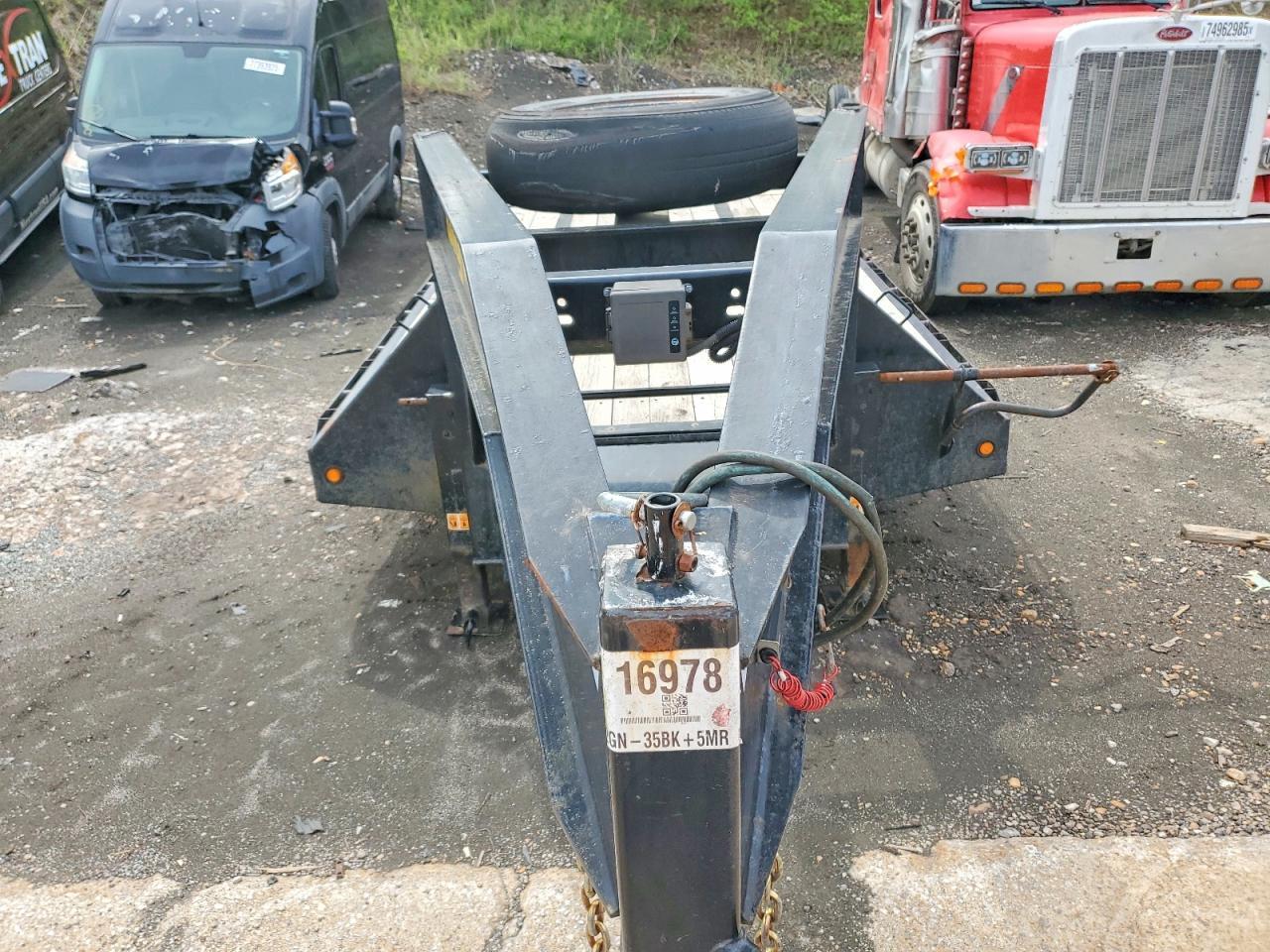 2022 Big Tex 22GN-35BK+5MR Equipment Trailer