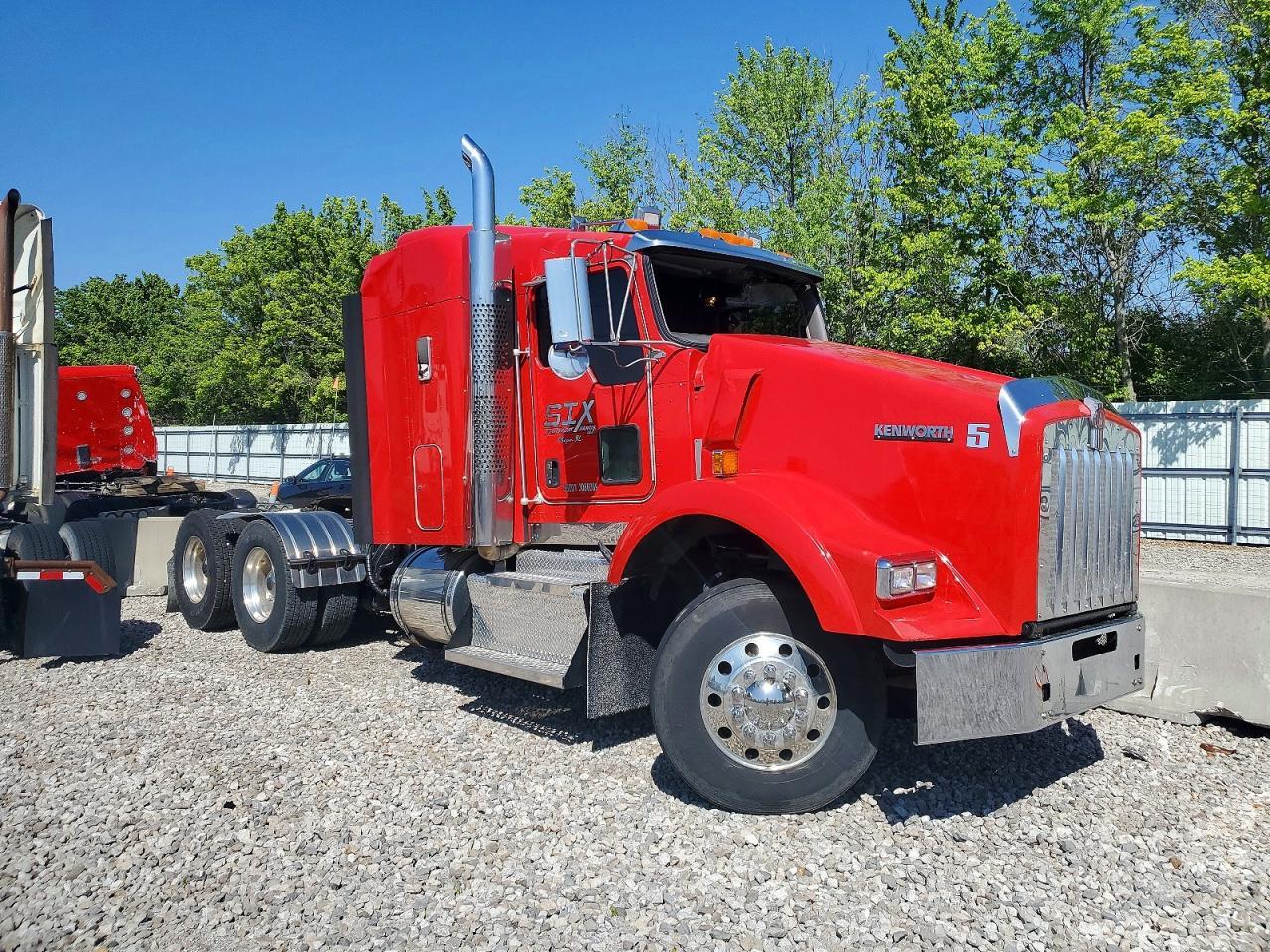 2016 Kenworth T800 Semi Truck