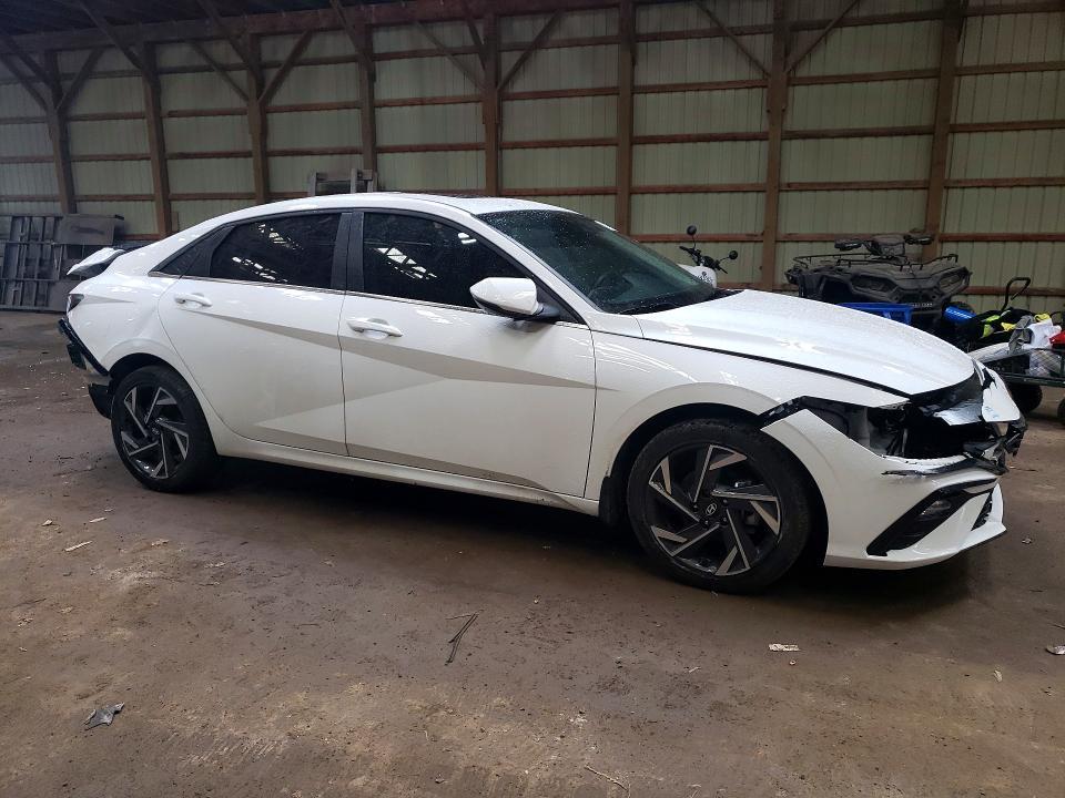 2025 Hyundai Elantra Luxury hev 4DR