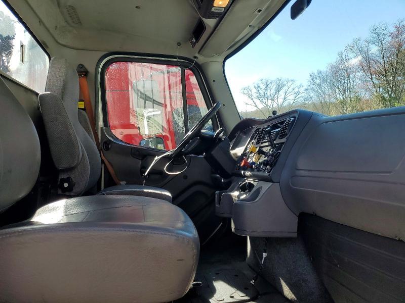 2015 Freightliner Business Class M2 Semi Truck