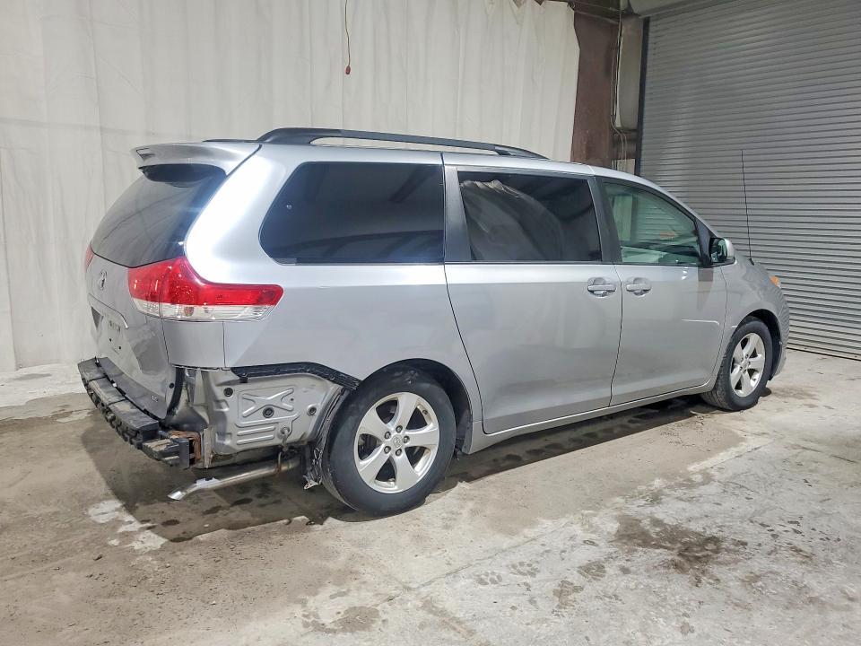 2014 Toyota Sienna le