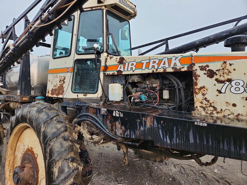 2000 Wilm 2000 Willmar AIR Trak 785 Sprayer