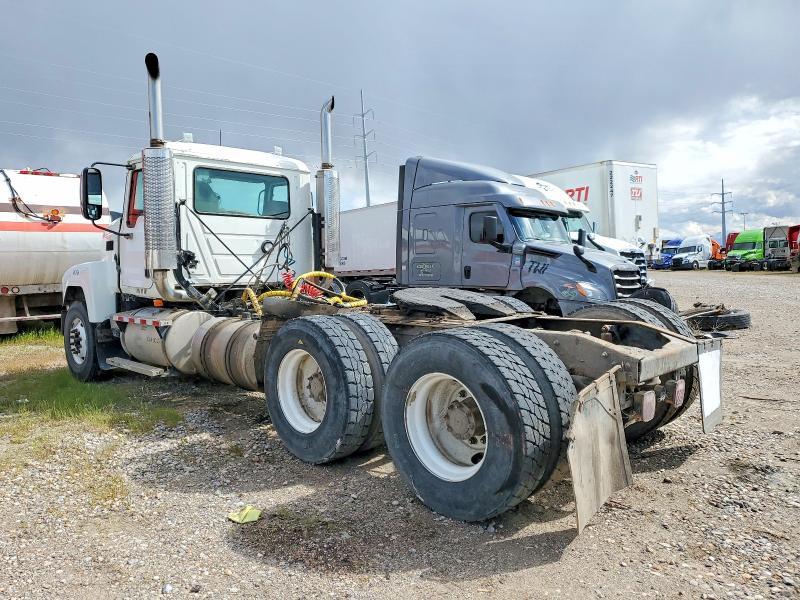 2004 Mack CH613 Semi Truck